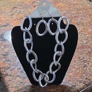 Fashion Silvertone Necklace Set With Earrings